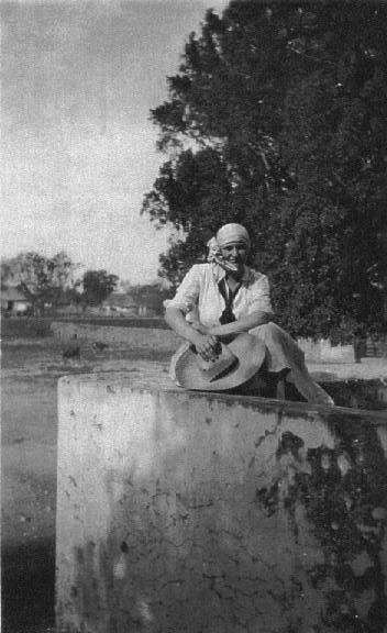 Beatriz on wall at Uayalceh 1920.jpg (35572 bytes)