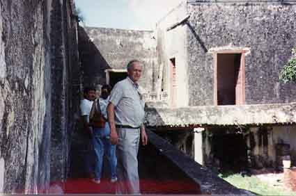 COURTYRD.JPG (23588 bytes)