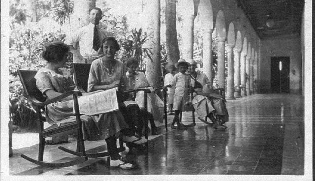 Porch Uayalceh 1920.jpg (66258 bytes)